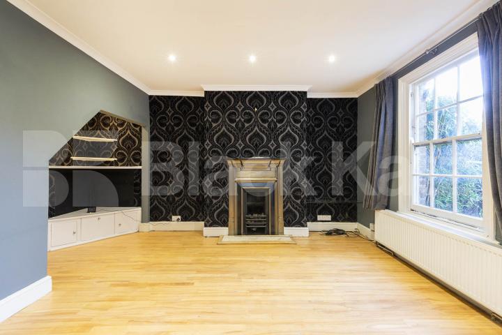 Located within the catchment area of sought after schools in Highgate North Hill, Highgate 